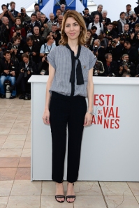 Sofia Coppola in Louis VuittonCosì low profile da risultare snob, l_ensemble della regista.